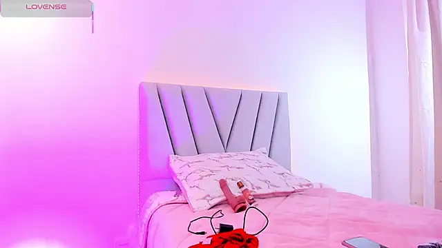 Snapshot of Doll_lauren chatting on 17, 10, 2025 Doll lauren online show from 17, 10, 2025