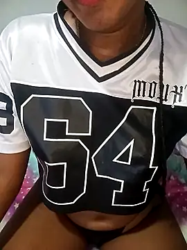 Snapshot of Beauty_Luci chatting on 17, 12, 2025 Beauty Luci online show from 17, 12, 2025