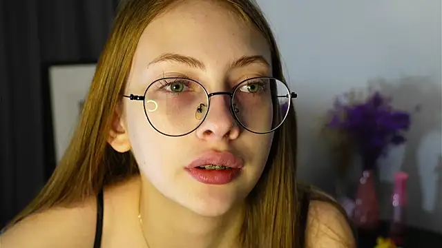 Snapshot of blissence chatting on 5, 11, 2025 blissence online show from 5, 11, 2025