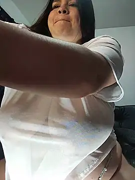 Snapshot of LucyDiamonds1 chatting on 27, 5, 2026 LucyDiamonds1 online show from 27, 5, 2026