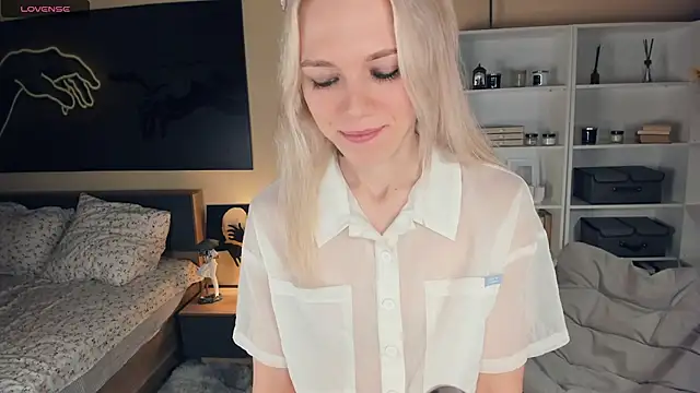 Snapshot of DianeHonnette chatting on 5, 10, 2025 DianeHonnette online show from 5, 10, 2025