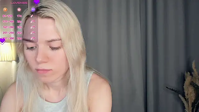 Snapshot of DianeHonnette chatting on 9, 11, 2025 DianeHonnette online show from 9, 11, 2025