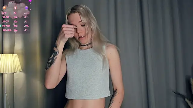 Snapshot of DianeHonnette chatting on 21, 11, 2025 DianeHonnette online show from 21, 11, 2025