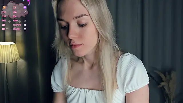 Snapshot of DianeHonnette chatting on 24, 11, 2025 DianeHonnette online show from 24, 11, 2025