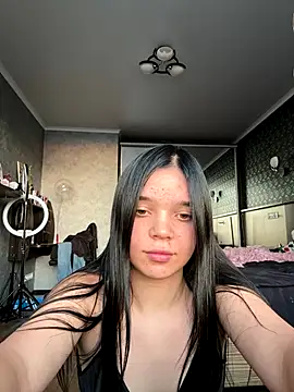 Tiffanysavelin online show from 23, 9, 2025