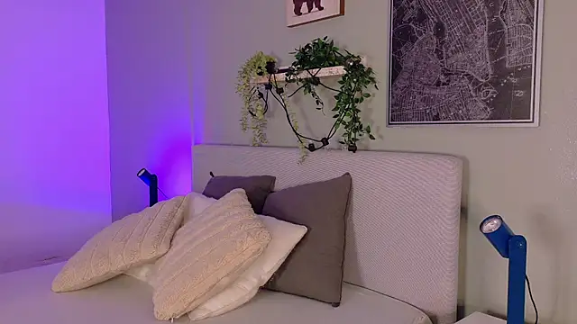 KeendraFox  online show from 9, 4, 2026