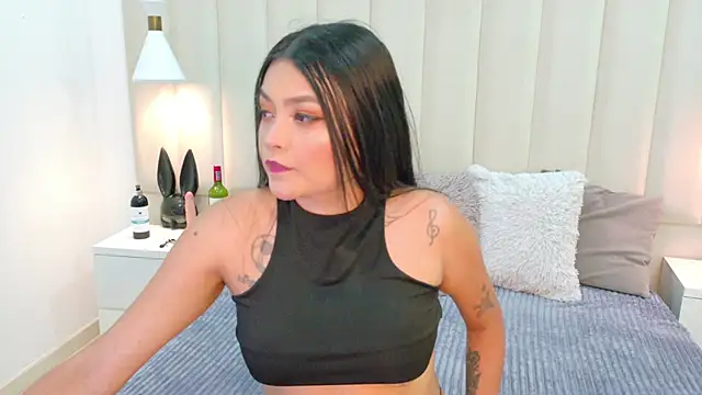 AteneaRoldan online show from 15, 10, 2025