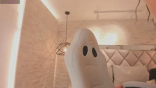 grace daviss online show from 10, 4, 2026