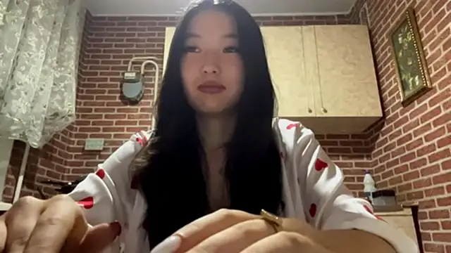 EmmaLeexth online show from 17, 9, 2025