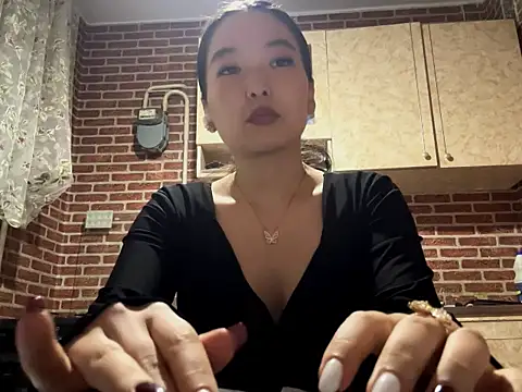 EmmaLeexth online show from 24, 9, 2025