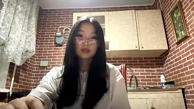 EmmaLeexth online show from 3, 10, 2025