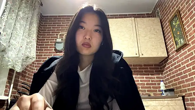 EmmaLeexth online show from 6, 10, 2025