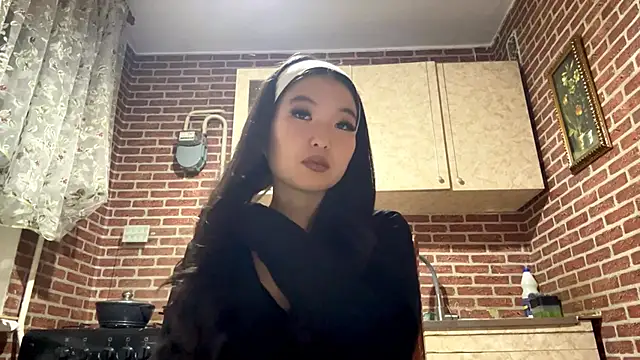 EmmaLeexth online show from 11, 11, 2025