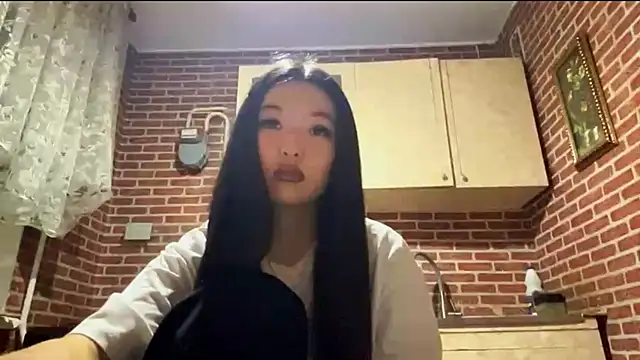 EmmaLeexth online show from 14, 11, 2025