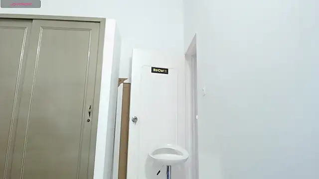 Snapshot of IslaRose7 chatting on 7, 10, 2025 IslaRose7 online show from 7, 10, 2025