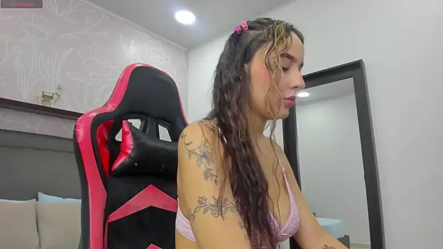 Snapshot of charlotte_rousee chatting on 27, 9, 2025 charlotte rousee online show from 27, 9, 2025