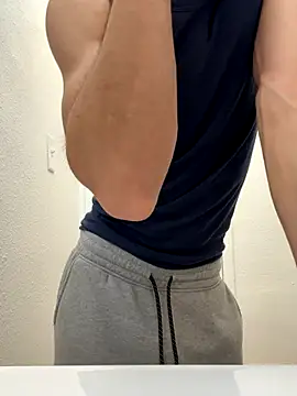 Snapshot of gymratforyouu chatting on 18, 10, 2025 gymratforyouu online show from 18, 10, 2025