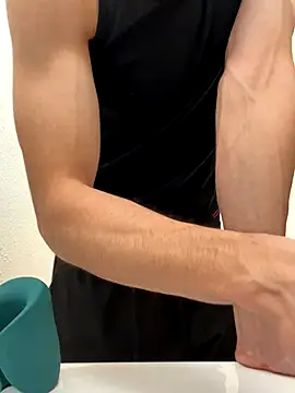 Snapshot of gymratforyouu chatting on 11, 11, 2025 gymratforyouu online show from 11, 11, 2025