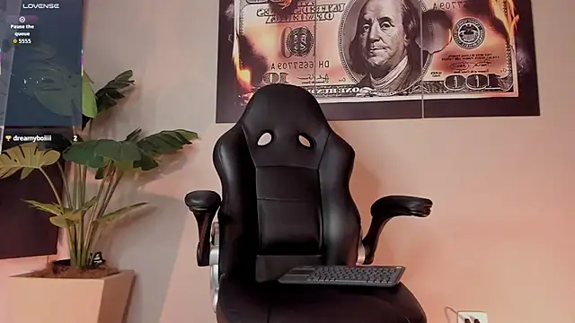 Snapshot of chrizmacgregor chatting on 4, 12, 2025 chrizmacgregor online show from 4, 12, 2025