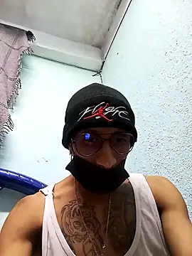 Snapshot of Crazygrillo69 chatting on 20, 12, 2025 Crazygrillo69 online show from 20, 12, 2025