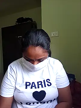 Snapshot of queendivya chatting on 3, 10, 2025 queendivya online show from 3, 10, 2025