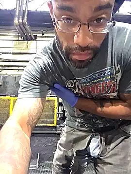 Snapshot of Justahungdad chatting on 6, 10, 2025 Justahungdad online show from 6, 10, 2025