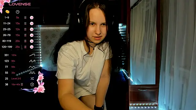 Snapshot of MandaDestiche chatting on 31, 10, 2025 MandaDestiche online show from 31, 10, 2025