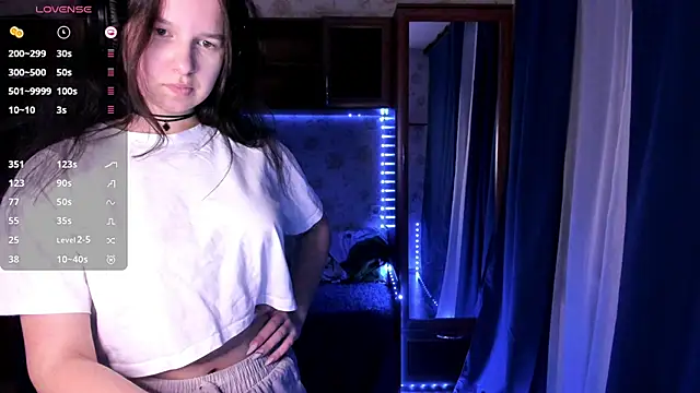 Snapshot of MandaDestiche chatting on 10, 11, 2025 MandaDestiche online show from 10, 11, 2025