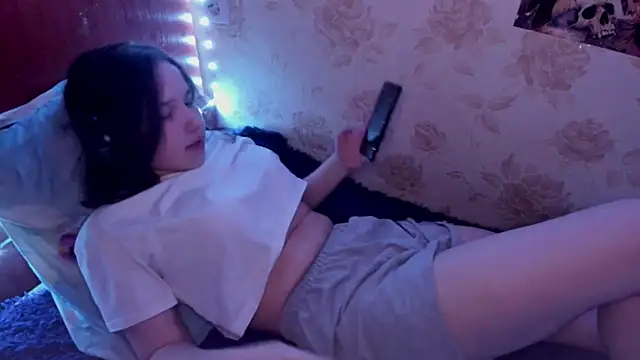 Snapshot of MandaDestiche chatting on 16, 11, 2025 MandaDestiche online show from 16, 11, 2025