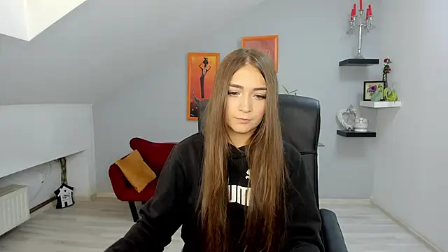 EllaClarke online show from 5, 10, 2025