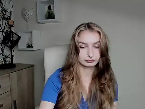 NinaBlond1 online show from 7, 10, 2025