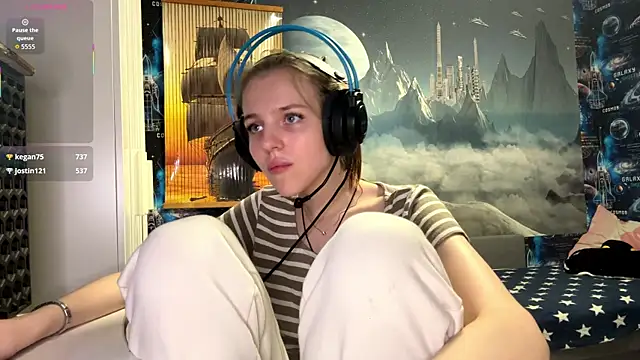 Elira Breeze online show from 27, 11, 2025