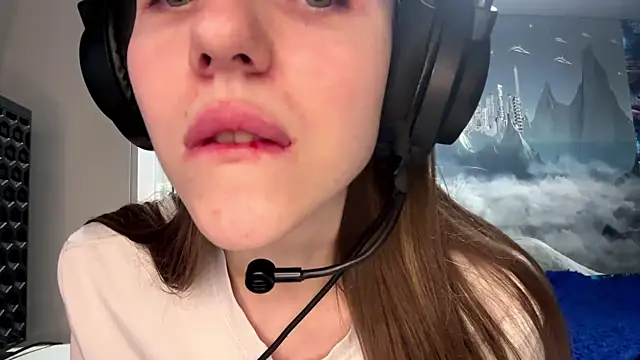 Elira Breeze online show from 19, 4, 2026