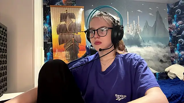 Elira Breeze online show from 29, 6, 2026