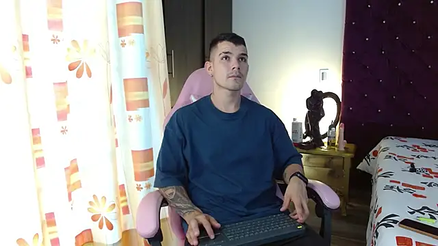 BooyHott  online show from 14, 11, 2025