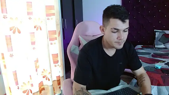 BooyHott  online show from 21, 11, 2025