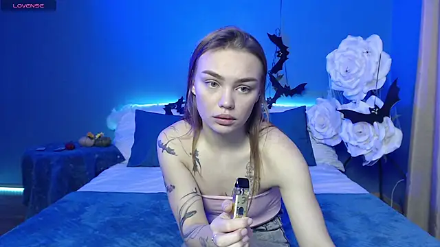 Snapshot of KitsyMoore chatting on 6, 11, 2025 KitsyMoore online show from 6, 11, 2025