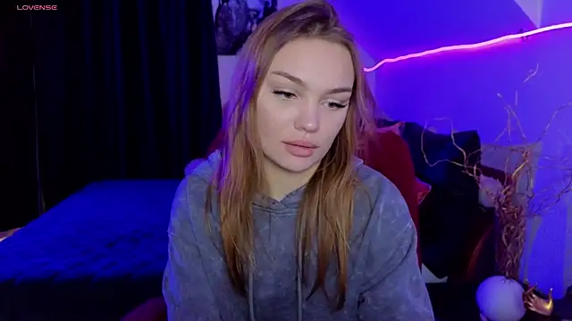 Snapshot of KitsyMoore chatting on 1, 12, 2025 KitsyMoore online show from 1, 12, 2025