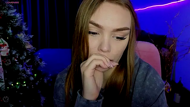 Snapshot of KitsyMoore chatting on 15, 12, 2025 KitsyMoore online show from 15, 12, 2025