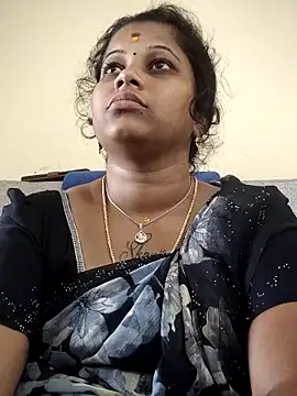 Snapshot of sweetqueen143 chatting on 5, 10, 2025 sweetqueen143 online show from 5, 10, 2025