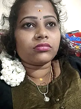 Snapshot of sweetqueen143 chatting on 14, 11, 2025 sweetqueen143 online show from 14, 11, 2025