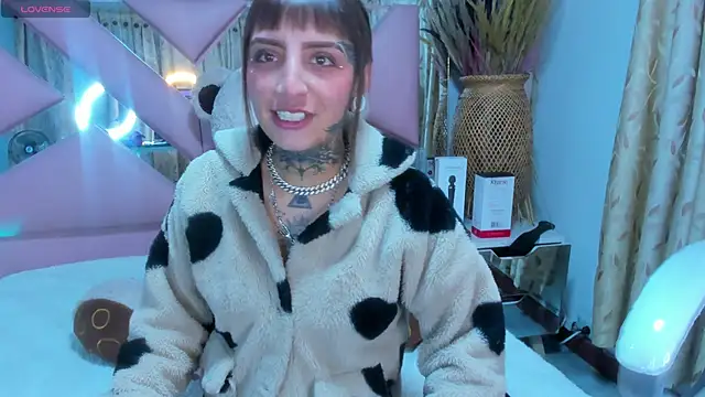 Gyal 8  online show from 25, 9, 2025