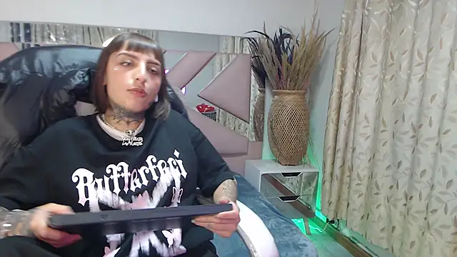 Gyal 8  online show from 13, 10, 2025