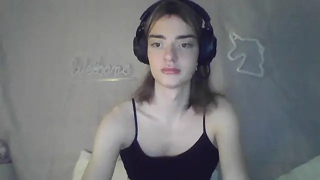 Snapshot of Luna_Samosienko chatting on 23, 11, 2025 Luna Samosienko online show from 23, 11, 2025