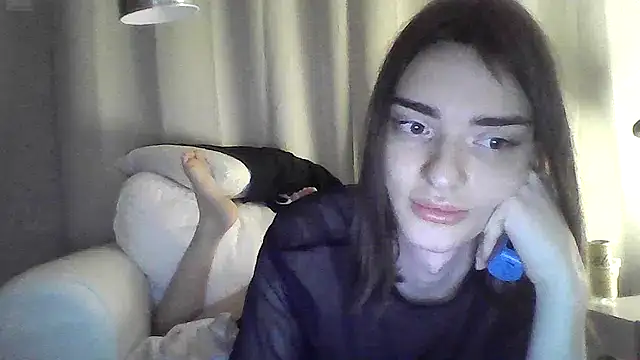 Snapshot of Luna_Samosienko chatting on 20, 12, 2025 Luna Samosienko online show from 20, 12, 2025
