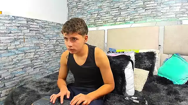 Julian wolf18 online show from 23, 9, 2025