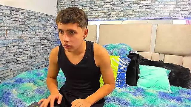 Julian wolf18 online show from 1, 10, 2025