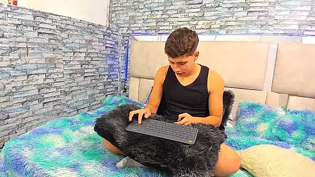 Julian wolf18 online show from 2, 10, 2025