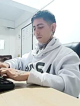 Snapshot of Kriss_Mercury chatting on 7, 10, 2025 Kriss Mercury online show from 7, 10, 2025