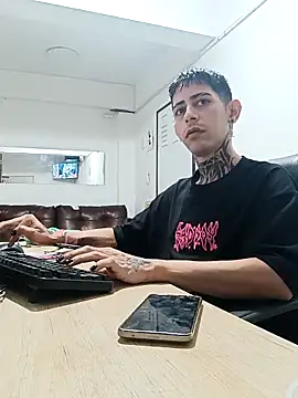 Snapshot of Kriss_Mercury chatting on 30, 10, 2025 Kriss Mercury online show from 30, 10, 2025